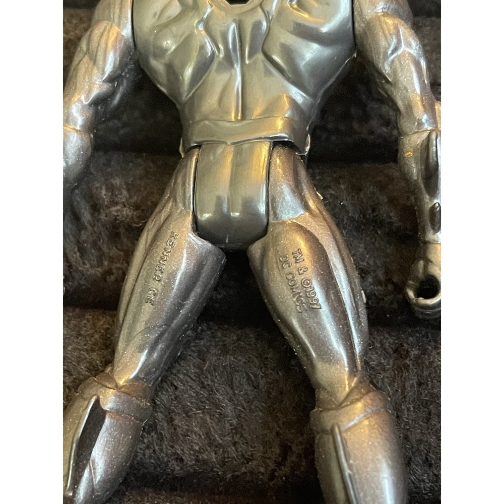 1997 DC Comics Kenner 5" Batman Action Figure Gray-Silver No Cape or Accessories - Picture 4 of 4